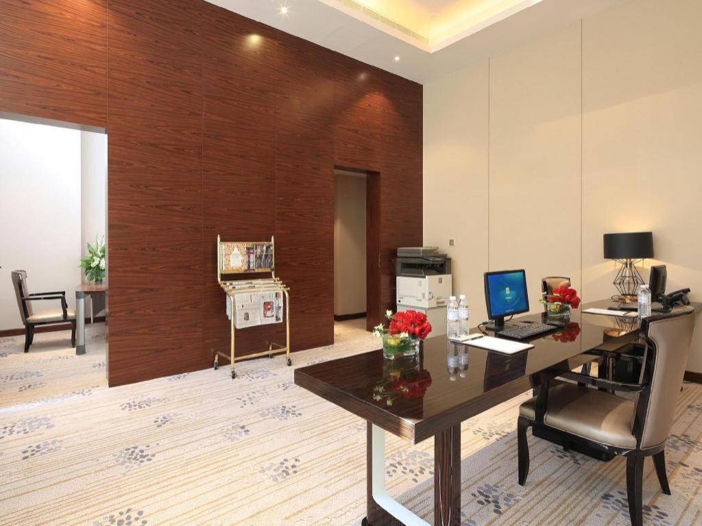 Wyndham Grand Plaza Royale Huayu Chongqing Hotel Eksteriør billede